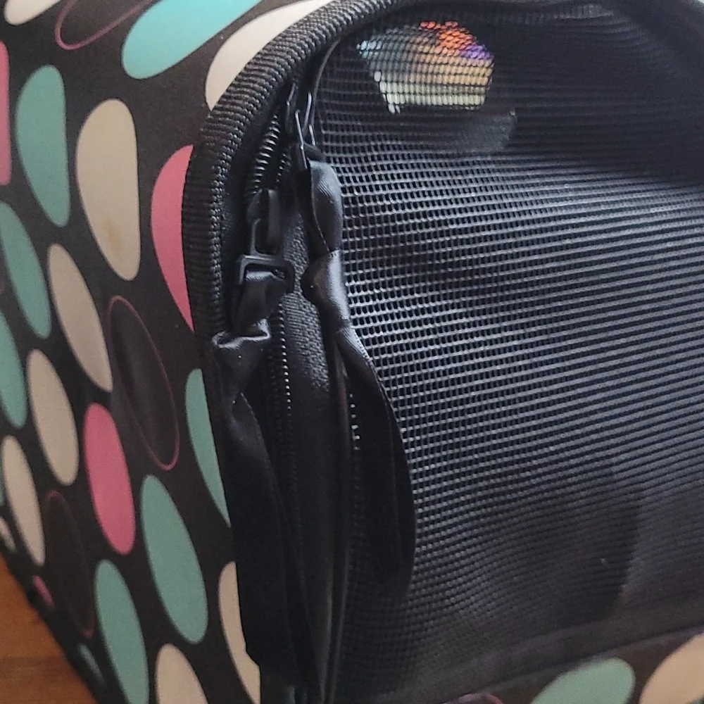Pet carrier 20in x 8in x 10in height
